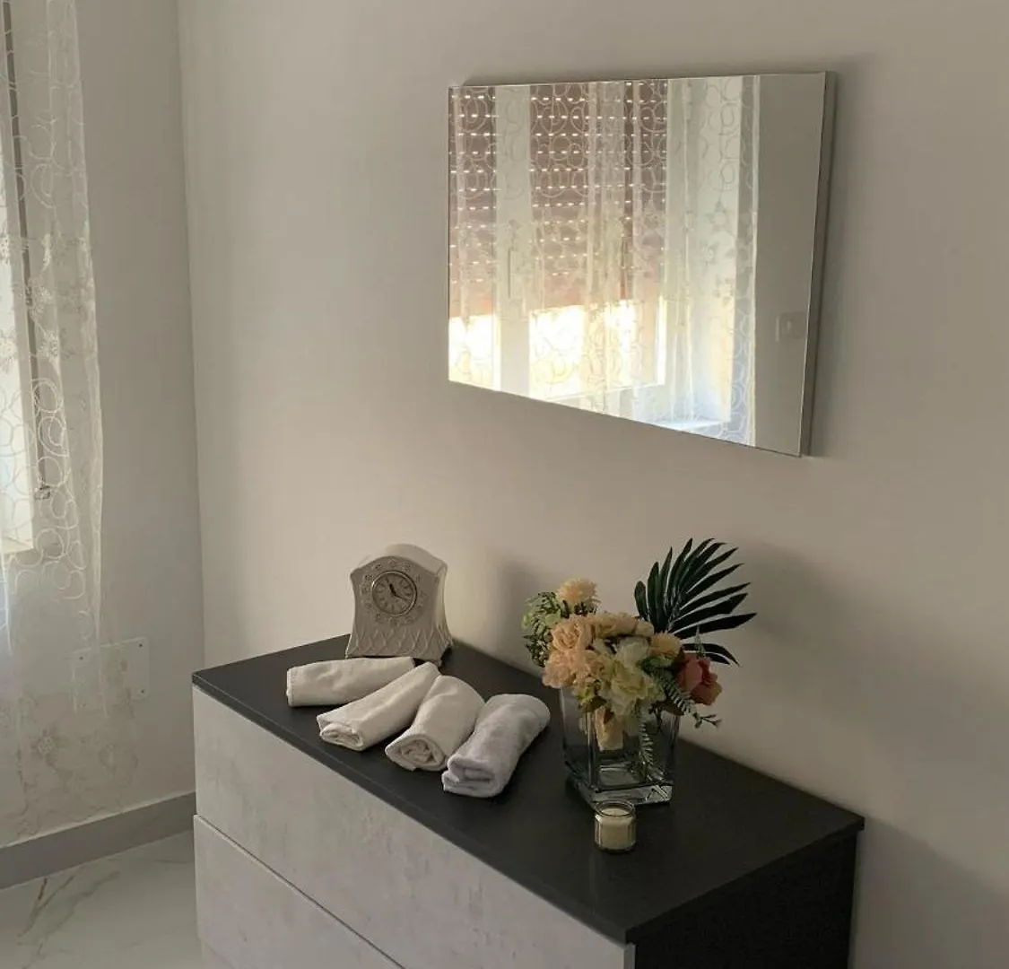 La Dolce Vita II Giardini-Naxos Apartment